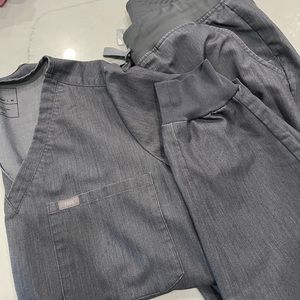 Gray Figs scrub set.top and bottoms size medium